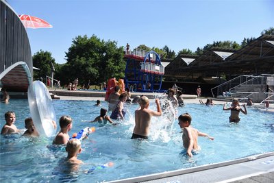 Das Oelsnitzer Freibad Elstergarten hat noch bis Sonntag offen.