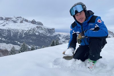 René Pitscheider weiß alles über Schnee. Als Jugendlicher hat er viele Abfahrtsläufe gewonnen. Heute ist er Pistenchef der Weltcupstrecke „Gran Risa“ in La Villa.