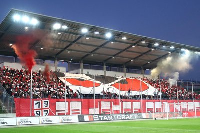 Tolle Choreo der FSV-Ultras in der GGZ-Arena anlässlich des 28. Geburtstages der Fangruppierung „Red Kaos“.