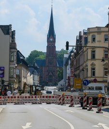 Seit Montag gesperrt: die B101 in Aue. Für gut zwei Wochen läuft der Verkehr nun auf Umwegen.
