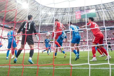 Der eingesprungene Goretzka-Volley zum 2:2.