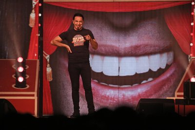 Comedian Bülent Ceylan hat in Zwickau seine neue Show Lassmalache präsentiert.