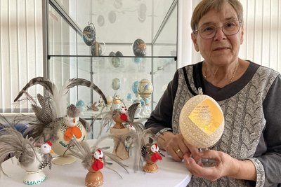Ingrid Wiese ist die Initiatorin des Osterpfades. Sie hat Tausende Eier gestaltet oder bemalt. Viele davon sind im Klubhaus Berga zu sehen.