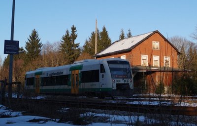 Seit Mai 2014 hält die Vogtlandbahn nicht mehr am ehemaligen Bahnhof Muldenberg. 