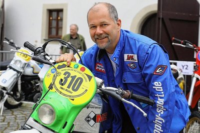 Er war bei allen ADAC-Classic-Geländefahrten in Zschopau am Start: Jens Müller aus Thum. Auch am Samstag stand seine MZ GT 350 von 1981 startbereit im Parc Fermé.