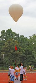 Der Wetterballon wurde mit 4500 Litern Helium gefüllt.