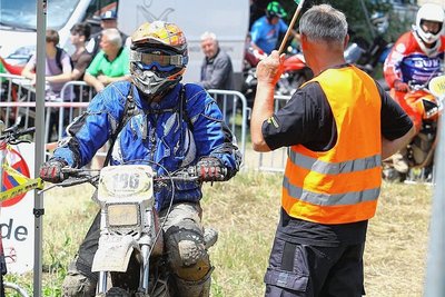 Premiere beim Enduro-Klassiker: Erstmals waren zwei Australier mit am Start: Mike Harding aus Newport New South Wales hatte eine Cagiva RX 250 von 1979 mitgebracht.