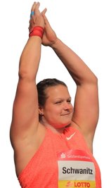 Christina Schwanitz: Alter: 29 Jahre Geburtsort: Dresden, aufgewachsen in Burkersdorf bei Freiberg Größe: 1,80 m Gewicht: 105 kg Bestleistung: 20,77 m (2015) Saisonbestleistung: 20,77 m Verein: LV 90 Erzgebirge Trainer: Sven Lang Hobbys: Gartenarbeit, Lesen, Musik, Katzen Wichtigste Erfolge:  Weltmeisterschaften: 2. Platz 2013, Hallen-WM: 2. Platz 2014, EM: 1. Platz 2014.