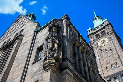 Am 28. August kommt der neu gewählte Chemnitzer Stadtrat im Neuen Rathaus zu seiner ersten Sitzung zusammen. Stärkste Kräfte sind CDU/FDP und AfD mit jeweils 15 Fraktionsmitgliedern.