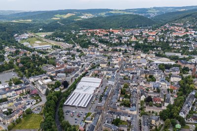 Blick auf das Stadtgebiet von Aue: Die weißen Flecken im Breitbandnetz sollen in den nächsten Jahren verschwinden.