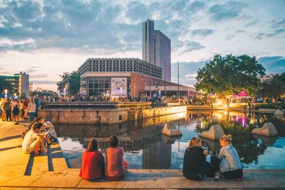 Wie schön ist Chemnitz? Und wie gut kann sie diese Schönheit - hier der Stadthallenpark - auf dem Tourismusmarkt verkaufen?