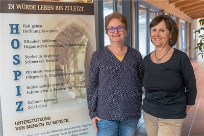 Johanna Schumann (links) und Birgit Jung sind zwei von drei Hospiz-Koordinatorinnen. Im Mai bilden sie neue Hospizbegleiter aus.