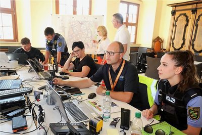 Im Rathaus laufen alle Fäden des Bergstadtfestes bei Veranstaltungsleiter David Bojack (M.) zusammen. Rund um die Uhr ist hier jemand zu erreichen.