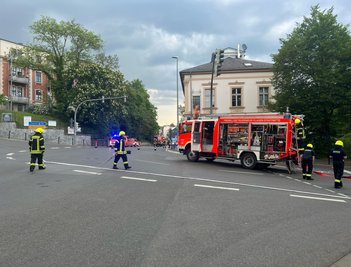 Während der Löscharbeiten musste der Kreuzungsbereich Stresemann-/Hammerstraße gesperrt werden.