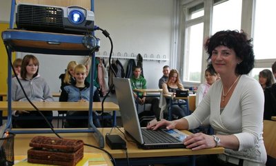 
              <p class="artikelinhalt">Polizeiobermeisterin Kathy Mertig in der 9a der Sachsenringmittelschule.</p>
            