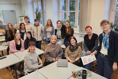 Die Schülerinnen und Lehrerinnen aus Kemi gestalten gemeinsam mit den Schülern und Lehrern vom Gymnasium Penig den Unterricht.
