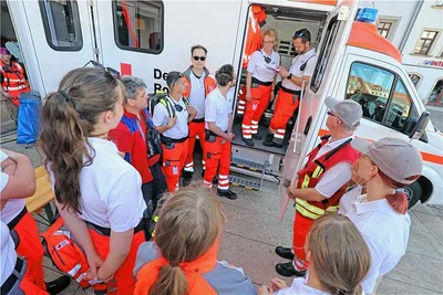 Einsatzbesprechung der DRK-Helfer.