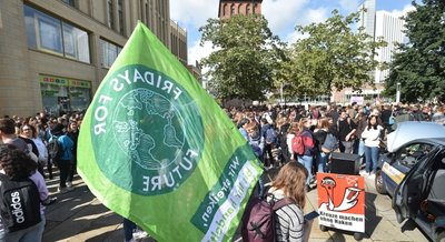 Zum weltweiten Klimastreik am Freitag ist auch in Chemnitz erneut eine Demo für Klimaschutz und globale Gerechtigkeit, wie hier bei einer früheren Aktion, geplant. 