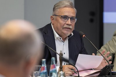 Rolf Schmidt, der Oberbürgermeister von Annaberg-Buchholz, sieht die Wahl in Aue-Bad Schlema und deren Ergebnis als Warnsignal.