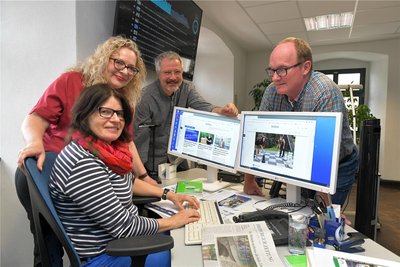 Blick in die „Freie Presse“-Redaktion am Obermarkt in Freiberg mit Heike Hubricht, Grit Baldauf, Wieland Josch und Steffen Jankowski (v.l.).