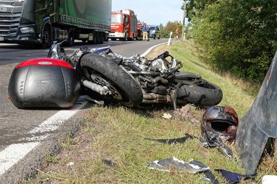 Ein Biker ist am Montag auf der B 101 bei Nossen nach einem schweren Unfall verstorben.