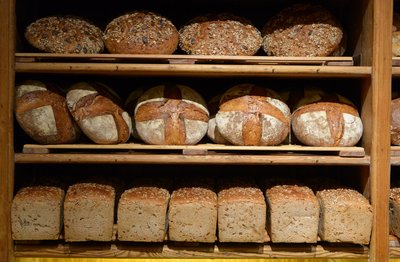 In gleich drei Bäckereigeschäfte ist in der Nacht zu Mittwoch eingebrochen worden.