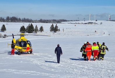 Mit einem Rettungshubschrauber wurde die schwer verletzte Langläuferin in ein Krankenhaus geflogen. 