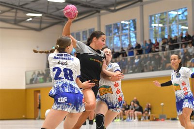War auch am Sonnabend kaum zu stoppen: Julia Kiulies trieb ihre Mannschaft unermüdlich an und avancierte mit 12 Toren zur treffsichersten Spielerin des Derbys. Insgesamt hat die Rückraumspielerin jetzt 58 Tore zu Buche stehen.