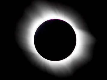 Eine totale Sonnenfinsternis - dieses Erlebnis vergisst man so schnell nicht wieder. Gut zu sehen sein wird das Naturspektakel am 20. März auf Spitzbergen und den Färöer Inseln.