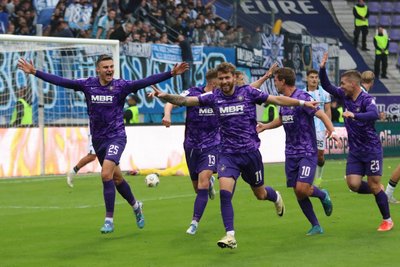 Tristan Zobel (links) bejubelt den 2:0-Treffer von Eric Uhlmann (vorn).