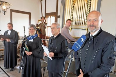 Oberberghauptmann Bernhard Cramer, Erich Fritz (Förderverein Himmelfahrt Fundgrube), Superintendentin Hiltrud Anacker und Pfarrer Michael Stahl (v. r.). Foto: Wieland Josch