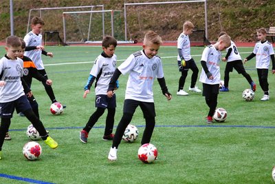 Das DFB-Mobil machte in Augustusburg Station. Die jungen Kicker von Eintracht Erdmannsdorf/Augustusburg waren mit großer Begeisterung bei der Sache.