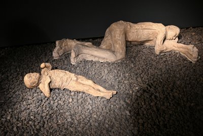 Menschen im Augenblick ihres Todes: Abgüsse von Opfern in Pompeji, die vor dem Vulkanausbruch flüchten wollten, es aber nicht mehr schafften.