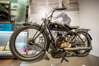 Von der Rennstrecke ins Museum: Diese DKW E206 ist im Bergmagazin zu sehen. Zweiräder dieses Typs, gebaut von 1925 bis 1928, waren auch auf dem Marienberger Dreieck zu erleben.