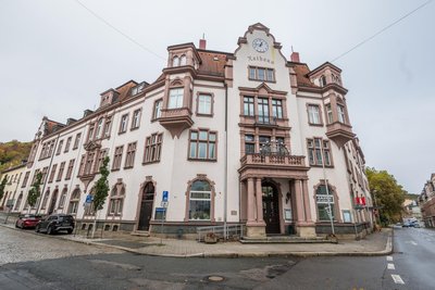 Wer zieht ins Auer Rathaus? In Aue-Bad Schlema wird dieses Jahr ein neuer Stadtchef gesucht.