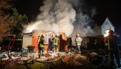 Ein Gartenhaus ist an der Max-Liebermann-Straße in Plauen niedergebrannt. Es entstand ein Schaden in Höhe von 30.000 Euro.