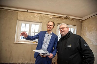 Sozialbürgermeister Tobias Kämpf (CDU) und der Koordinator des Kommunalen Präventionsrates, Frank Zabel, holten das Fördergeld für das Projekt an Land.