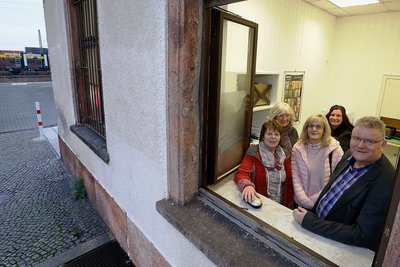 Schon zur Eröffnung seines Büros im Glauchauer Bahnhof bekam dmals Peter Dittmann Besuch.