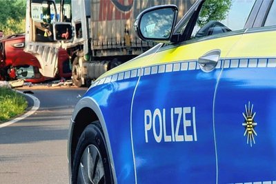 Bei einem Unfall auf der B 169 bei Döbeln ist ein Autofahrer ums Leben gekommen.