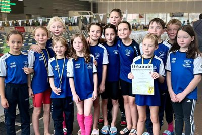 Die Schwimmdelegation des SV Schneeberg in Zwickau.