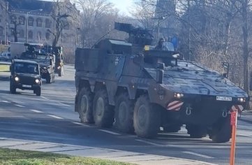 Radpanzer rollten durch Zwickau. 