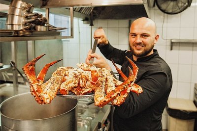Chef Lyulko beschäftigte sich auch mit Luxusprodukten.