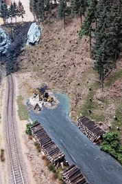 Der Modellbauer thematisiert an dieser Stelle den Klimawandel im Erzgebirge.