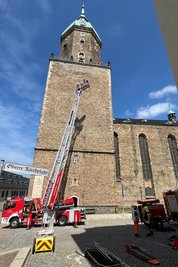 Am 78 Meter hohen Kirchturm der Sankt-Annen-Kirche Annaberg gab es am 1. August einen spektakulären Einsatz. Alarmiert worden waren unter anderem die Höhenretter.