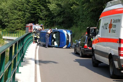 Bei dem Unfall waren Polizei, Rettungsdienst und Feuerwehr im Einsatz.