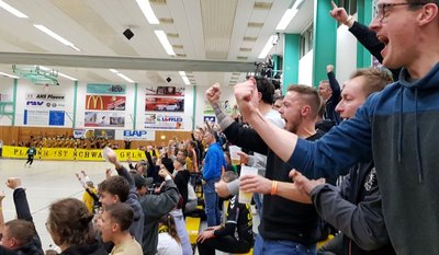 Solche Bilder, wie hier beim 24:24-Unentschieden gegen Northeim, gibt es beim SV 04 Oberlosa derzeit keine. Zuschauer sind coronabendingt nicht zugelassen in Sachsen. 