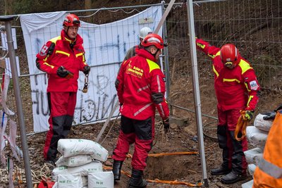 Auch Mitglieder des Bergbau- und Höhenrettungszugs der Stadtfeuerwehr Annaberg-Buchholz waren am Montag an der Aktion beteiligt.