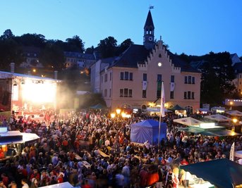 Am Freitag und Samstag feierten Tausende bis weit nach Mitternacht auf dem Altmarkt eine Grand-Prix-Party mit viel Livemusik.