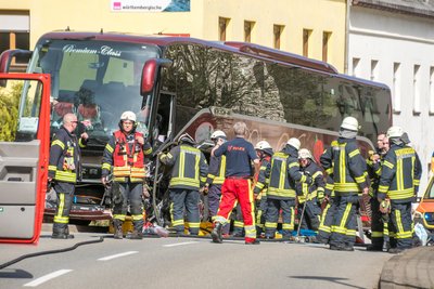 Ein Pkw kollidierte am 13. April in Olbernhau mit einem Reisebus.