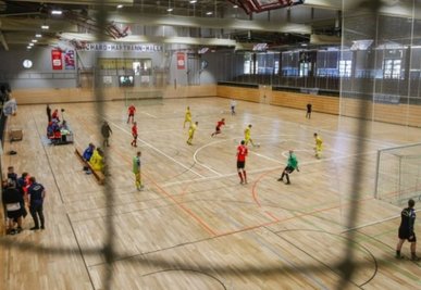 Spieler in der Hartmannhalle beim Hallencup des VfB Fortuna im Dezember. 